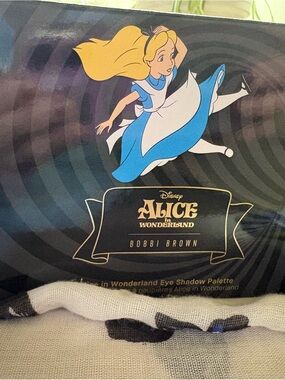 Bobbi Brown x Disney Alice in Wonderland Eye Shadow Palette - Limited edition